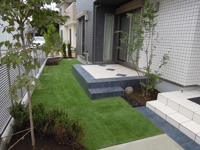 狭いスペースを有効活用した小さなお庭 長野県アイザックデザイン メリーガーデン お庭ブログ