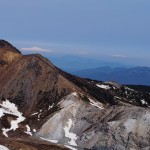 左に月山が見え始めて