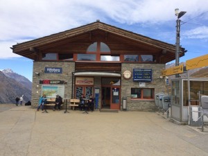 二駅下のリッフェルベルク駅まで歩きました