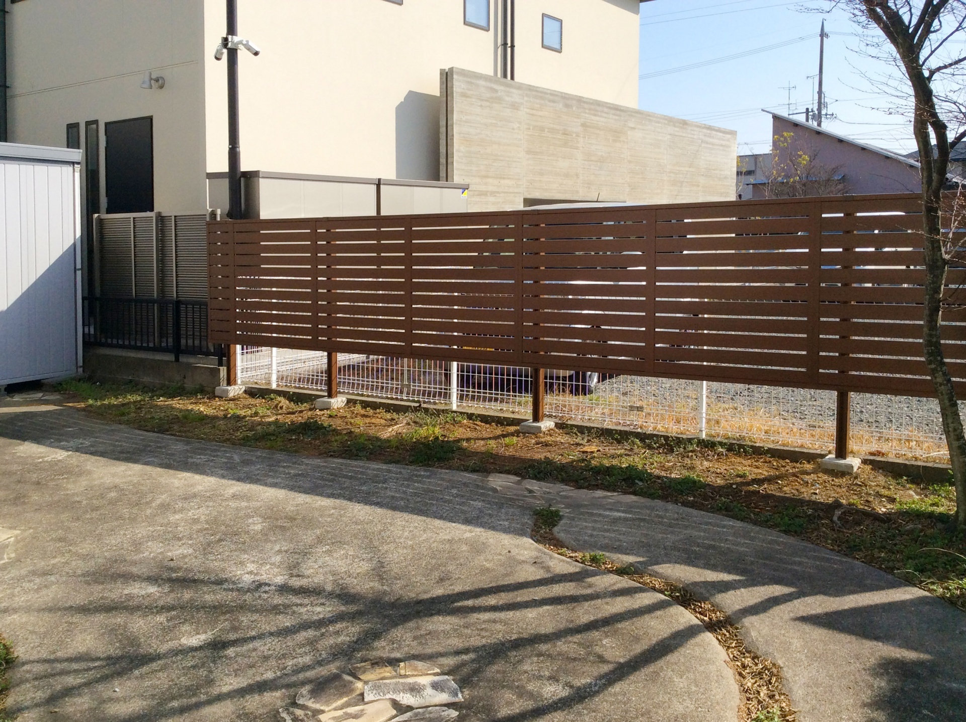 強風で倒れた木を撤去 背の高い目隠しフェンスでリフォーム 浜松市西区 G様邸 浜松市 磐田市 外構専門店 まろうど