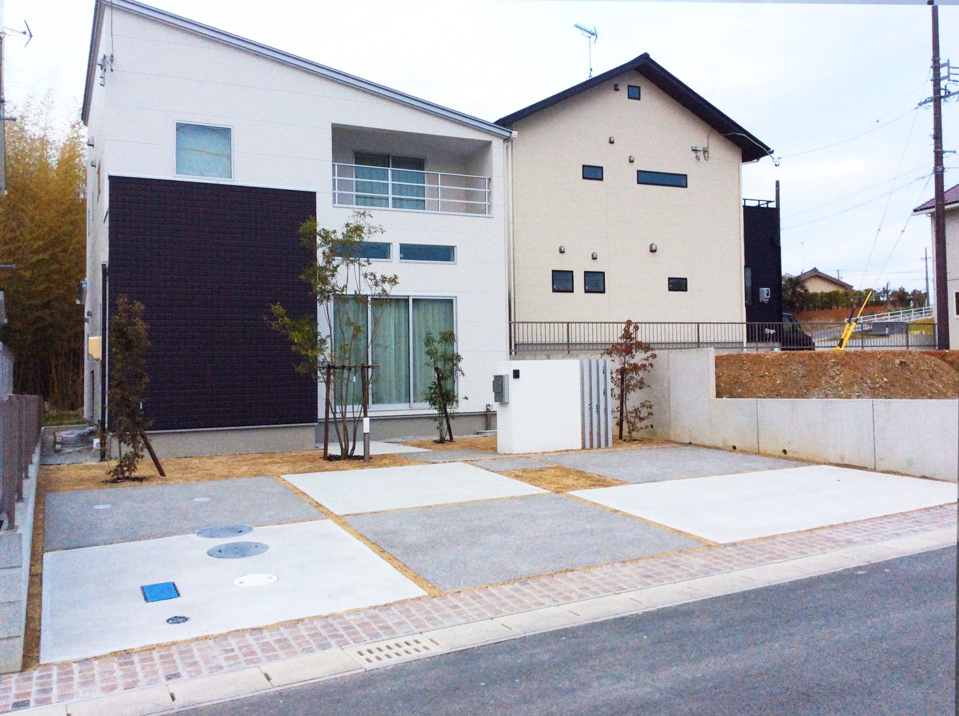 門壁にアルミ柱をプラスしてほどよい目隠しに 新築外構一式 浜松市西区 T様邸 浜松市 磐田市 外構専門店 まろうど