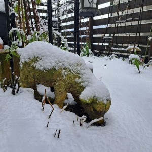 庭の雪景色/ガーデンオブジェ・羊