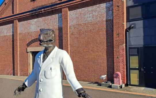 敦賀赤レンガ倉庫/恐竜博士