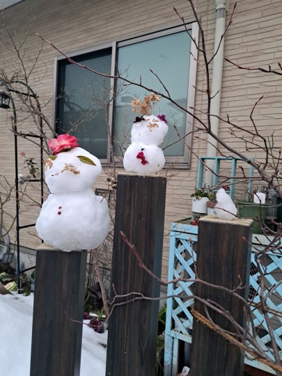 孫っち達と作った雪だるま