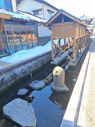 大野市泉町の御清水