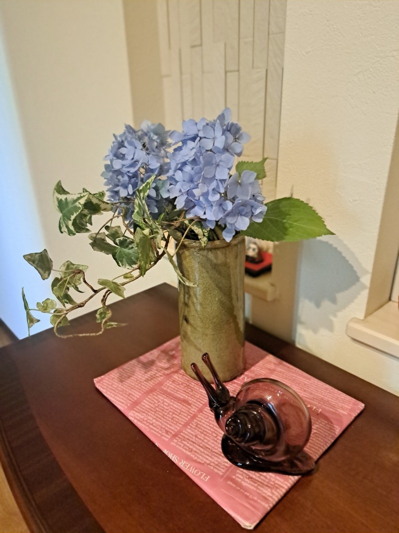 季節の設え/カタツムリと紫陽花