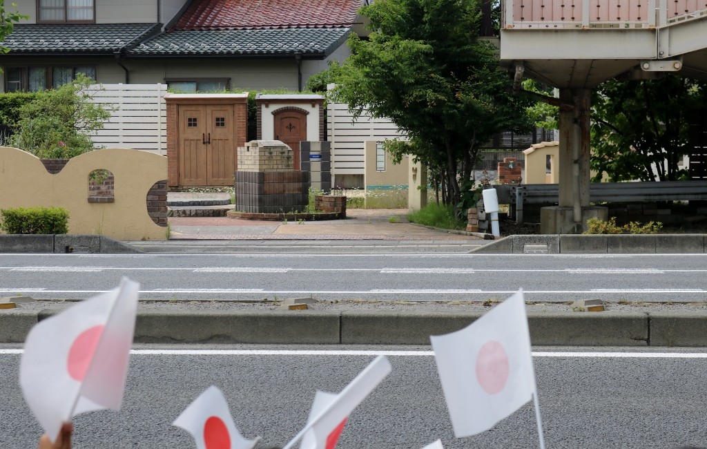 道を挟んだ向こう側がお店です。